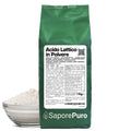 Polvere di acido lattico SaporePuro, additivo alimentare, visibile in un contenitore con etichetta bianca e dettagli blu.